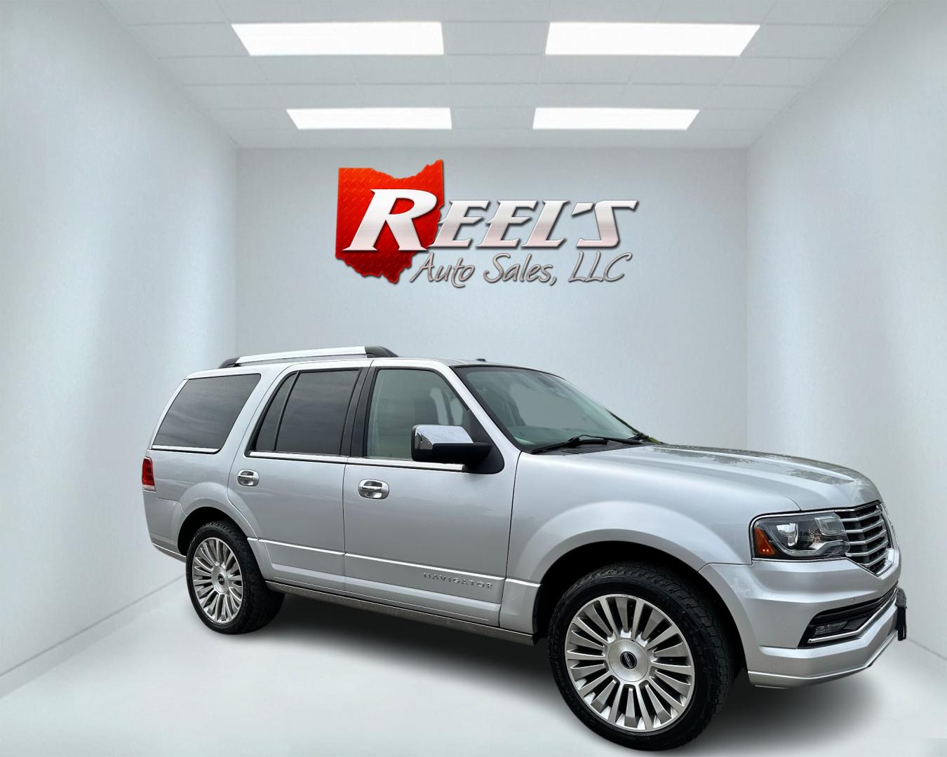 2017 Silver /Gray Lincoln Navigator Reserve 4WD (5LMJJ2LT4HE) with an 3.5L V6 DOHC 24V TWIN TURBO engine, 6 speed Automatic transmission, located at 11115 Chardon Rd. , Chardon, OH, 44024, (440) 214-9705, 41.580246, -81.241943 - Photo#3